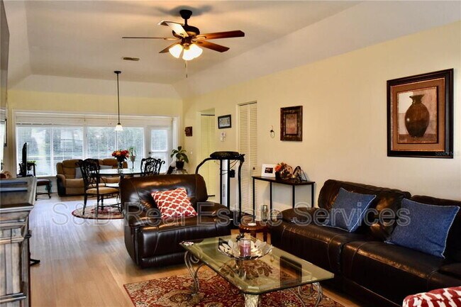 1774 Birchwood Loop
