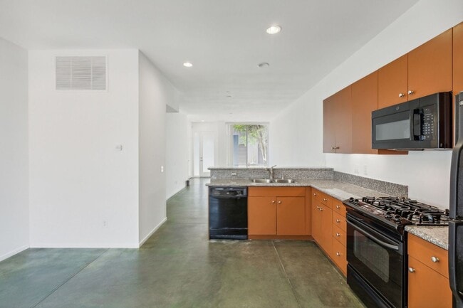 Photo - 2 Bed / 2.5 Bath Palermo Townhome