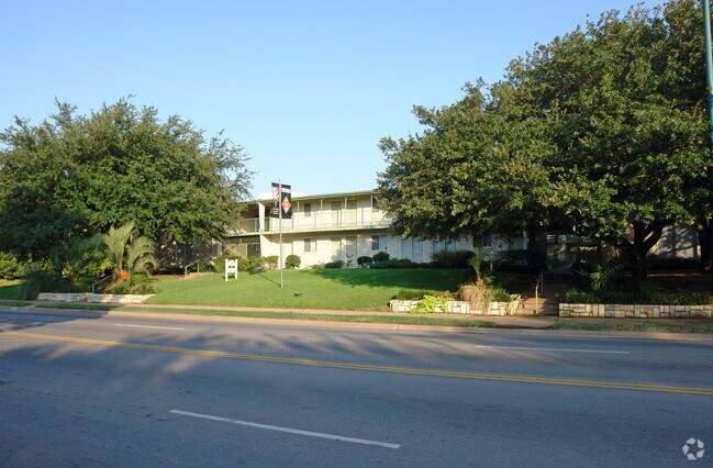 Photo - Upper E - Paree (OLD)