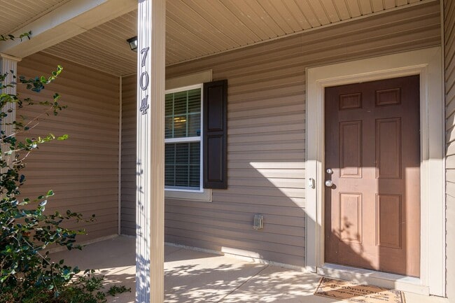 Photo - 704 Red Cedar Ct