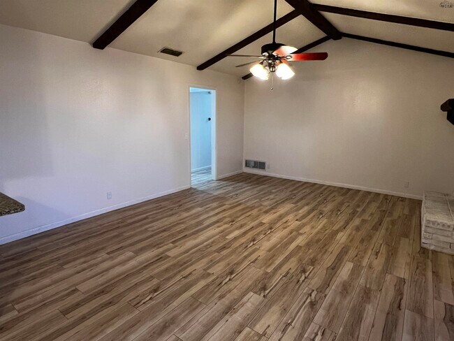 Photo - 727 Gayle St