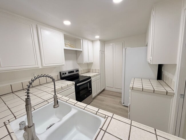 Photo - 2040 Donovan Ct