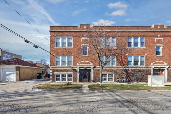 Building Photo - 1838 50th Ct Unit 7