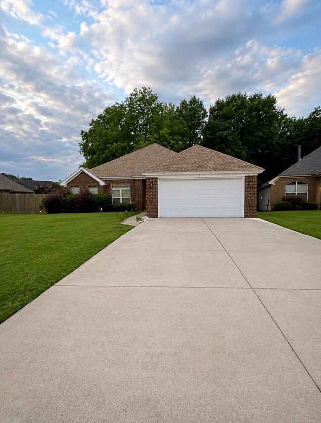 Building Photo - 705 Evanwood Dr