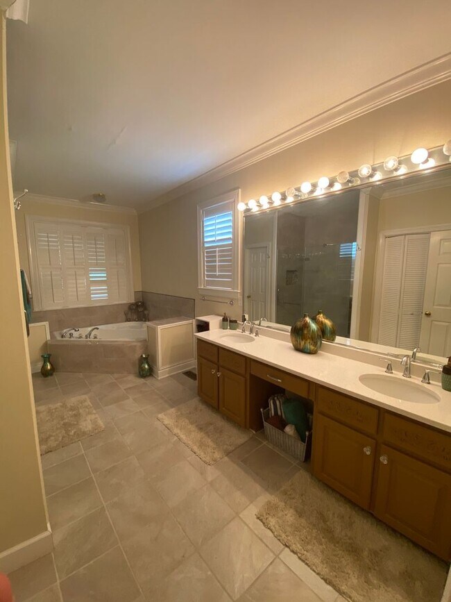 Photo - Beautiful Brick Home for Rent – Spacious, ...