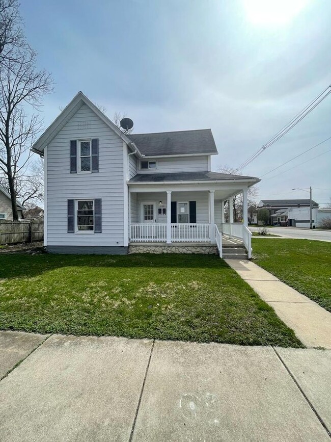 Photo - 103 E Seventh St