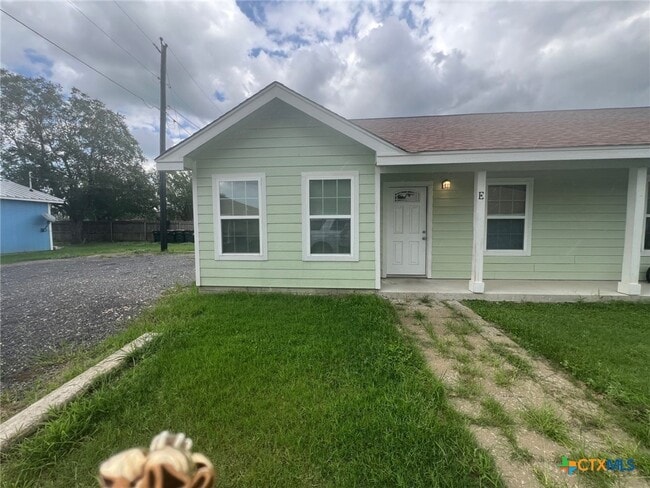 Photo - 661 W Austin St House