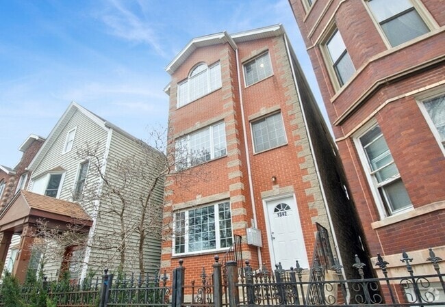 Building Photo - 1342 N Cleaver St Rental