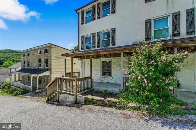 62 Irish Ln