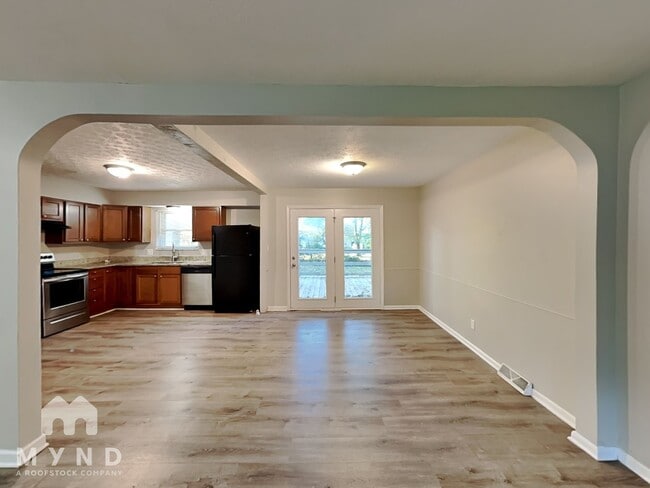 1853 Tamarack Ct N