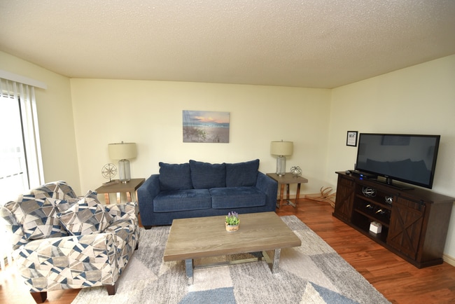 Photo - Land's End Apartments