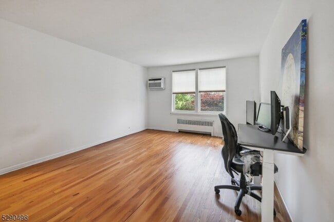 Photo - 176 Millburn Ave Unidad 1005