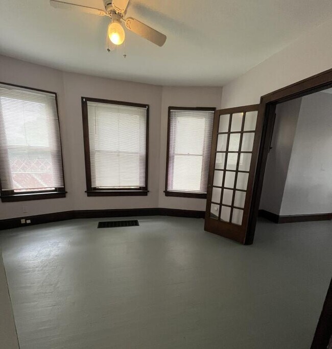 558 Lilley Ave