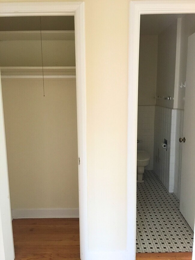 Photo - 839 Mulford St