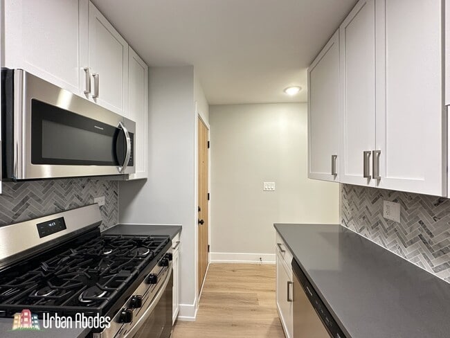 Photo - 533 W Aldine Ave Unit A00C