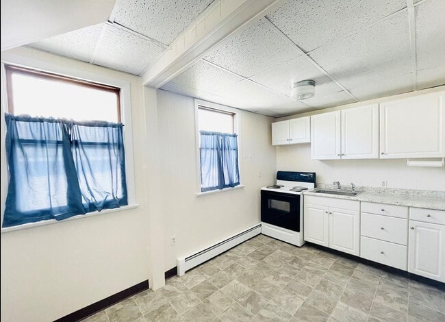 Building Photo - 425 Montauk Ave Unit 3