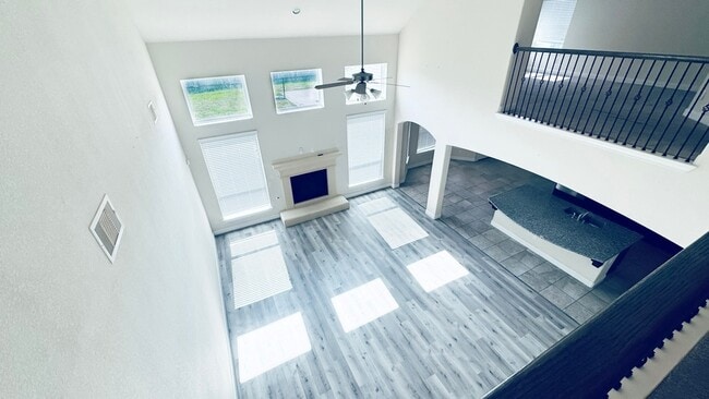 Building Photo - 1236 Laurel Lp