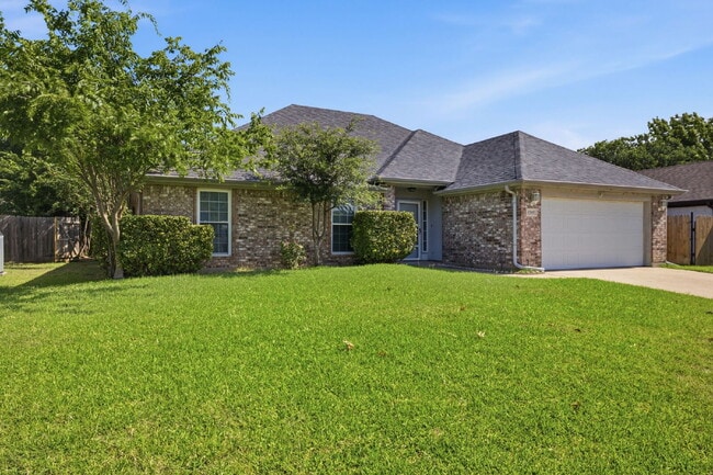 Photo - "Great 3 Bedroom, 2 Bathroom Home with Dual Living Areas and a Spacious Backyard"