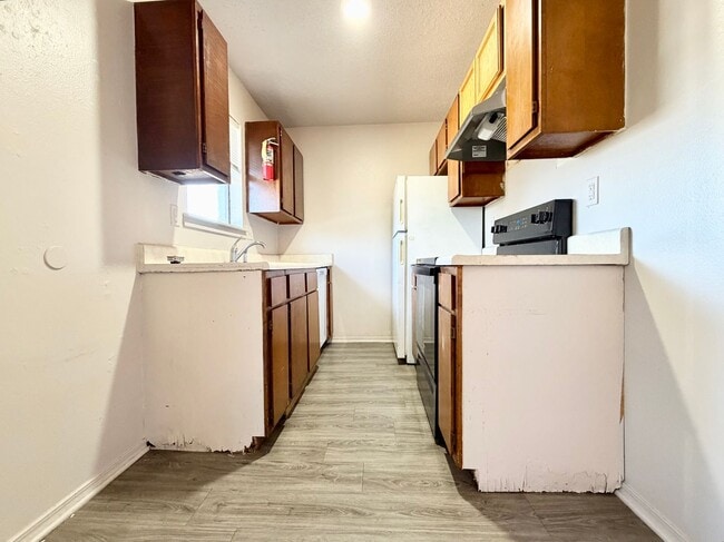 Photo - ***102 NW K Unit B***