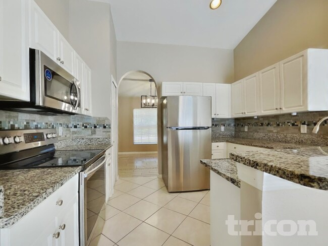 Photo - 1054 Valentine St