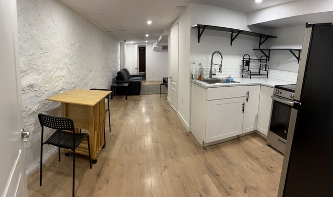 Building Photo - 103 Campbell Av Unit Basement apartment