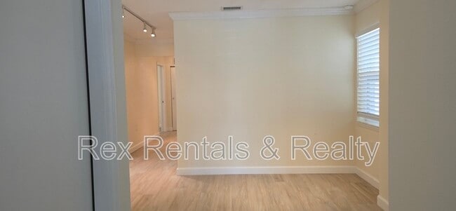 Photo - 4095 14th St NE