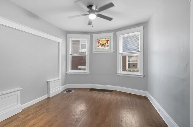 Building Photo - Emming Duplex Unit 1