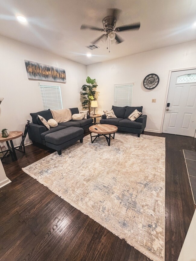 Photo - 1440 N Cheyenne Ave Unit 1
