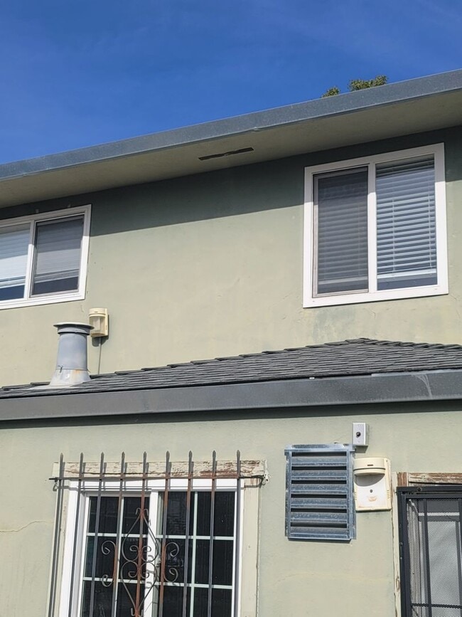 Building Photo - 3900 43rd Ave Unit 4