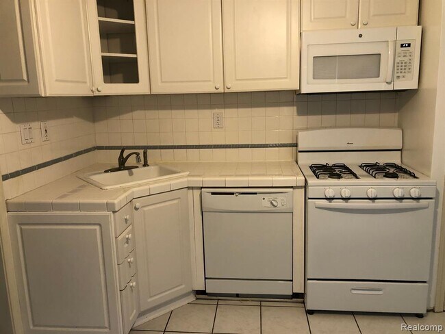 Photo - 16811 Beech Daly