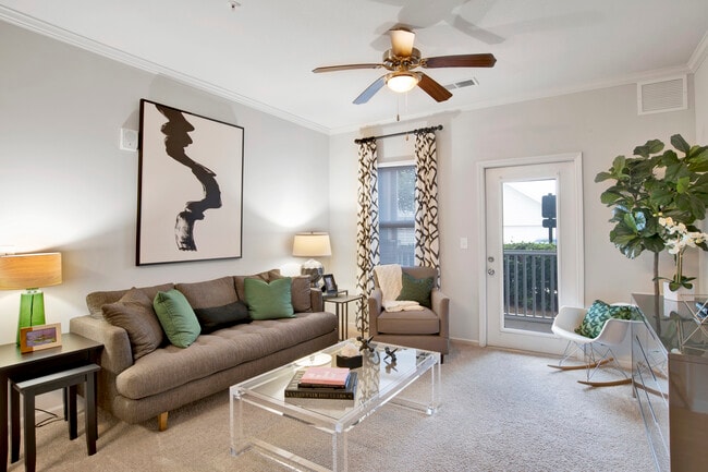 Sala de estar de un dormitorio - The Crossings At Milestone