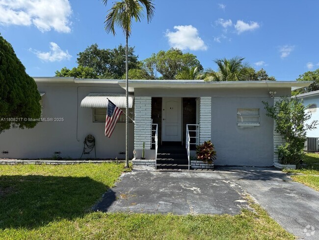 Building Photo - 1330 NE 133rd St Unit A Rental