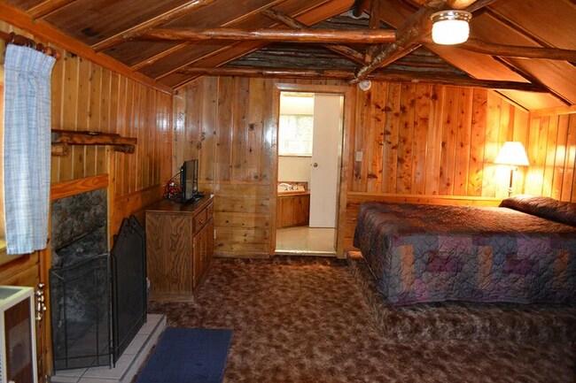 Photo - 237 E White Mountain Blvd