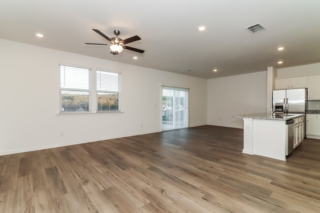 Photo - 116 Red Maple Wy