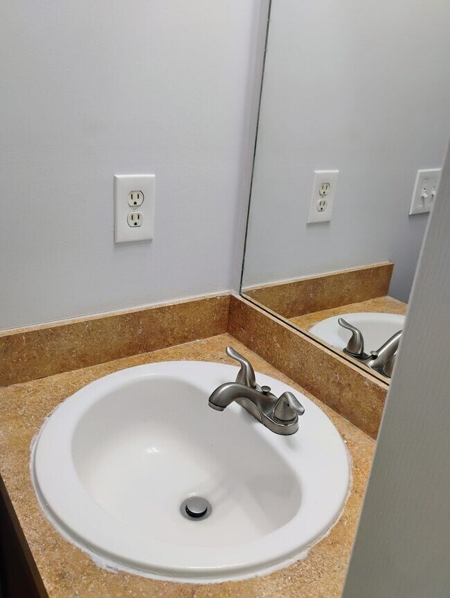 Photo - Gorgeous 3 Bedroom 2 Bath Townhome in Conv...