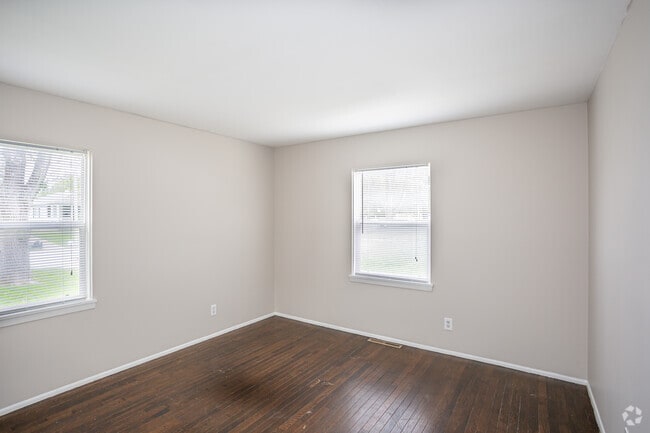 2BR, 2BA - 900 SF - Roseland Court Luxury Duplexes