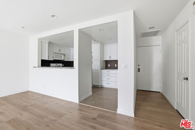 Photo - 21650 Burbank Blvd Unit 315