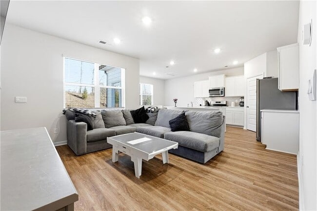 Photo - 265 Lauritsen Way