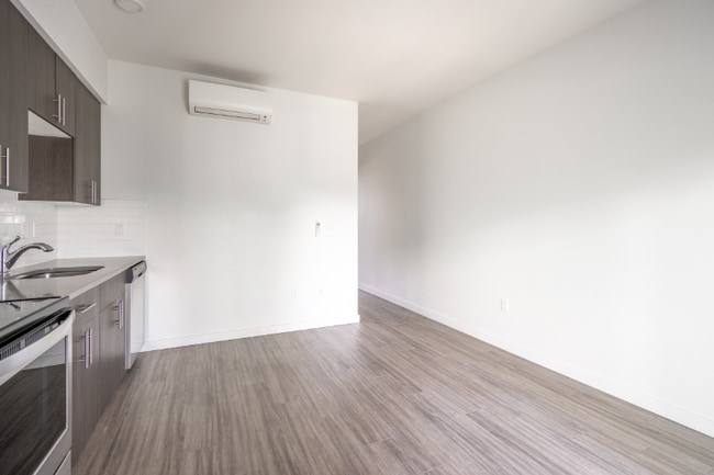 Photo - 4620 N Maryland Ave Unit B102