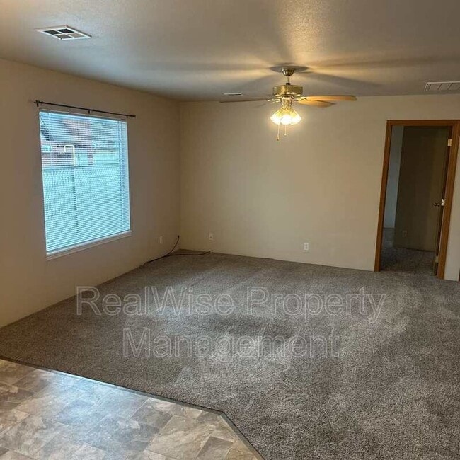 Photo - 228 SW Westholm Ave