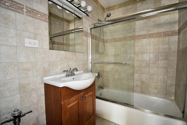 Photo - 900 Midland Ave