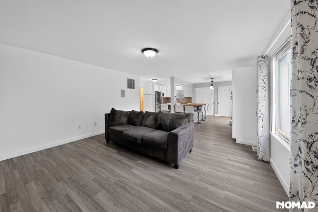 4290 Hunting Hawk Dr