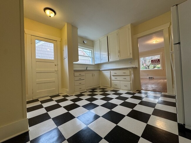 Photo - 205 NE Bryant St