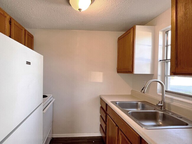 Photo - 907 Lake Jessie Dr Unit B