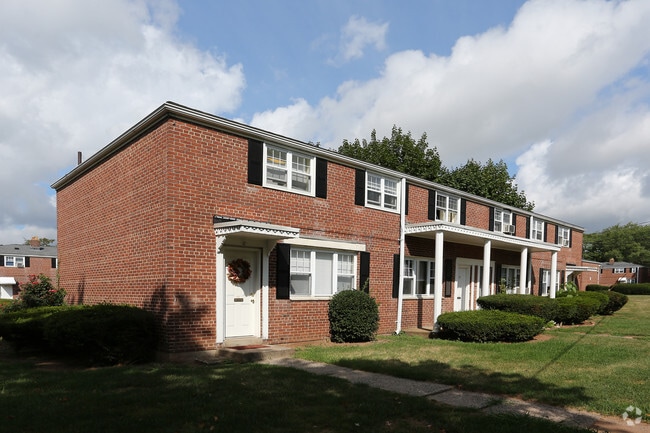 Photo - Evergreen Town House Apartments
