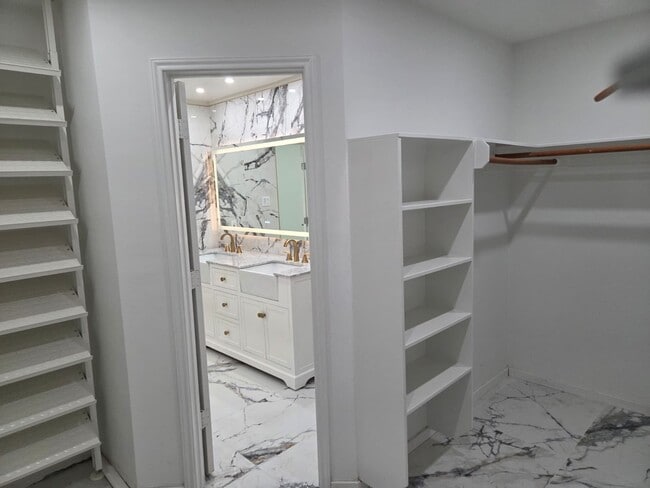 Photo - 7019 Brody Ln