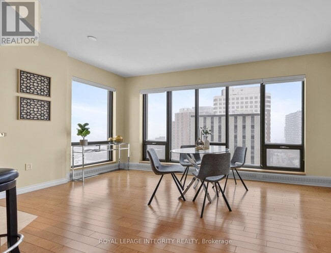 Photo - 90 George St Unité 1207