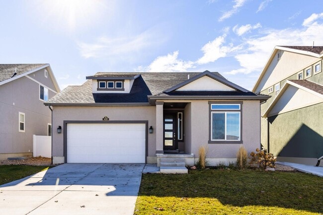 Building Photo - Single Family Home with Private Yard in Heber