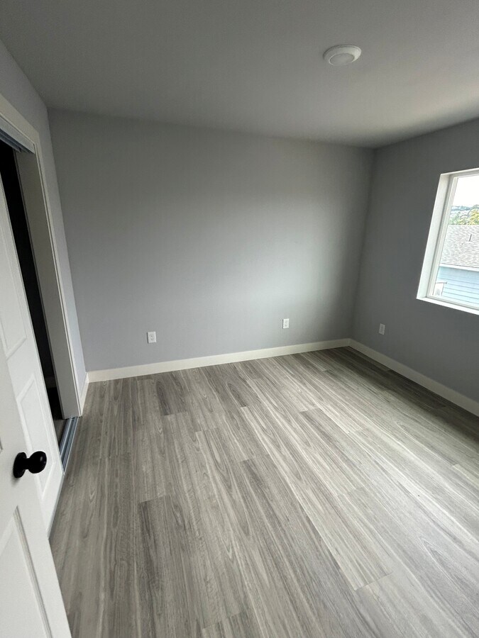 Photo - 1700 104th Ave