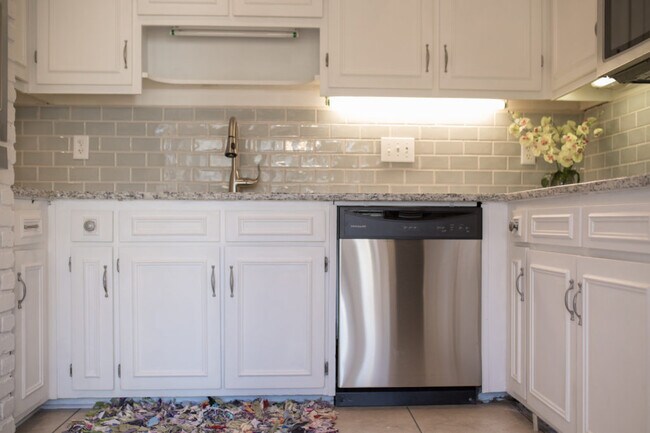Photo - 4328 Castlewood Ct
